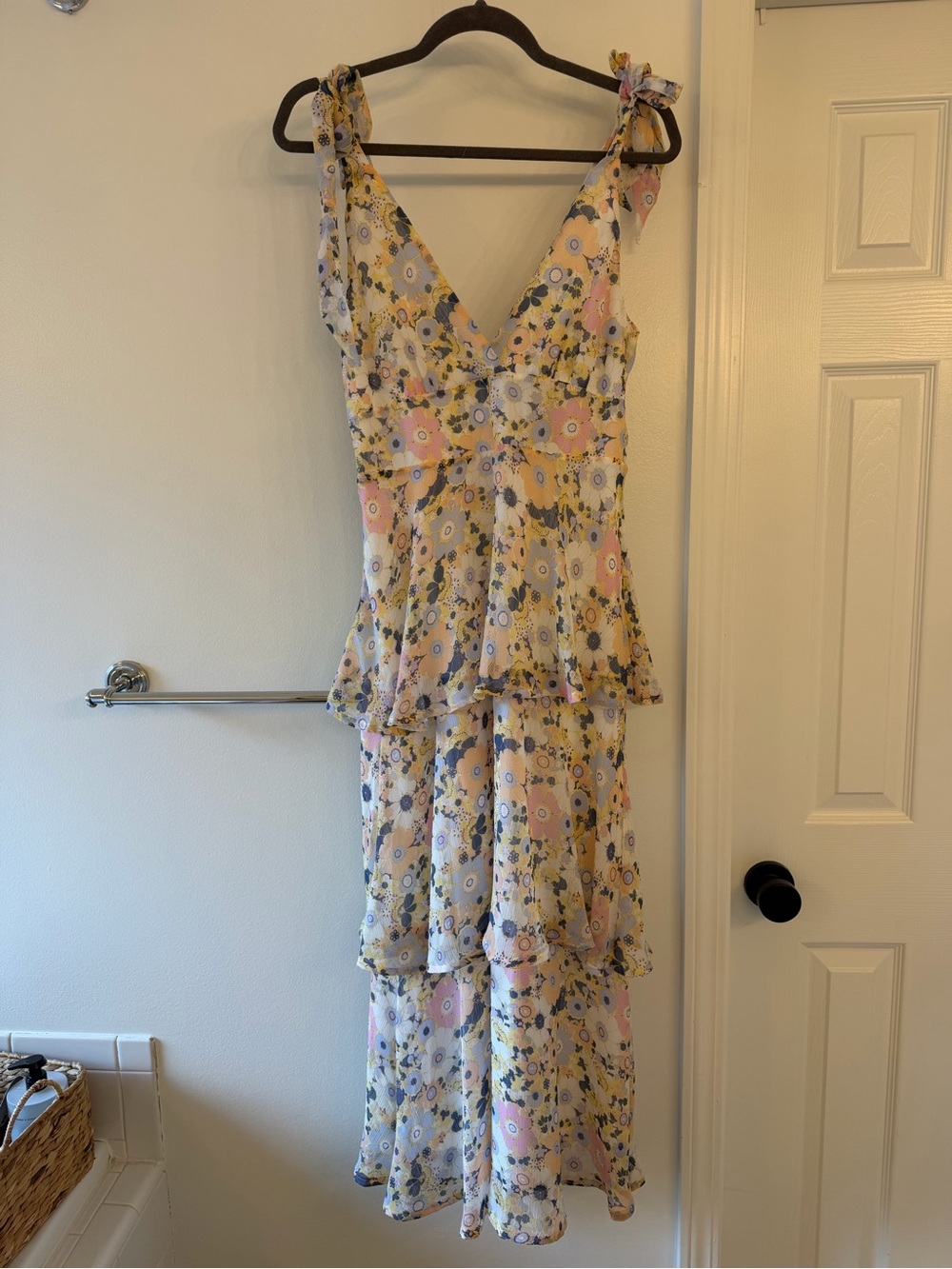 **NWT** Lulus Floral Tiered V-Neck Maxi Dress